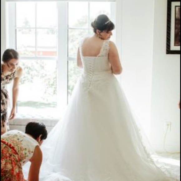 Wedding Dress - Picture 2 of 5